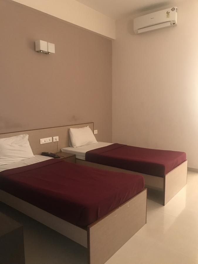 Hotel Oyo Flagship 4594 Krish 3*