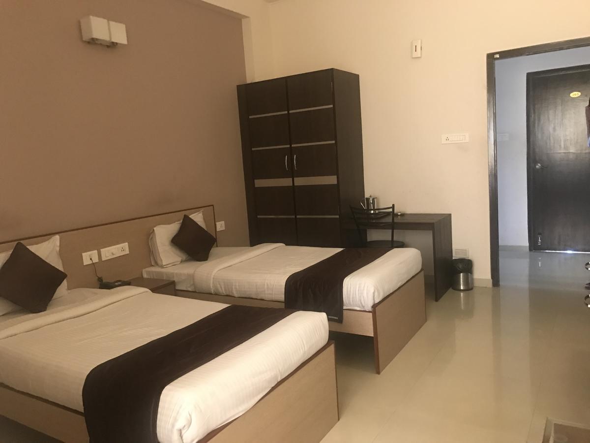 Oyo Flagship 4594 Krish Hotel