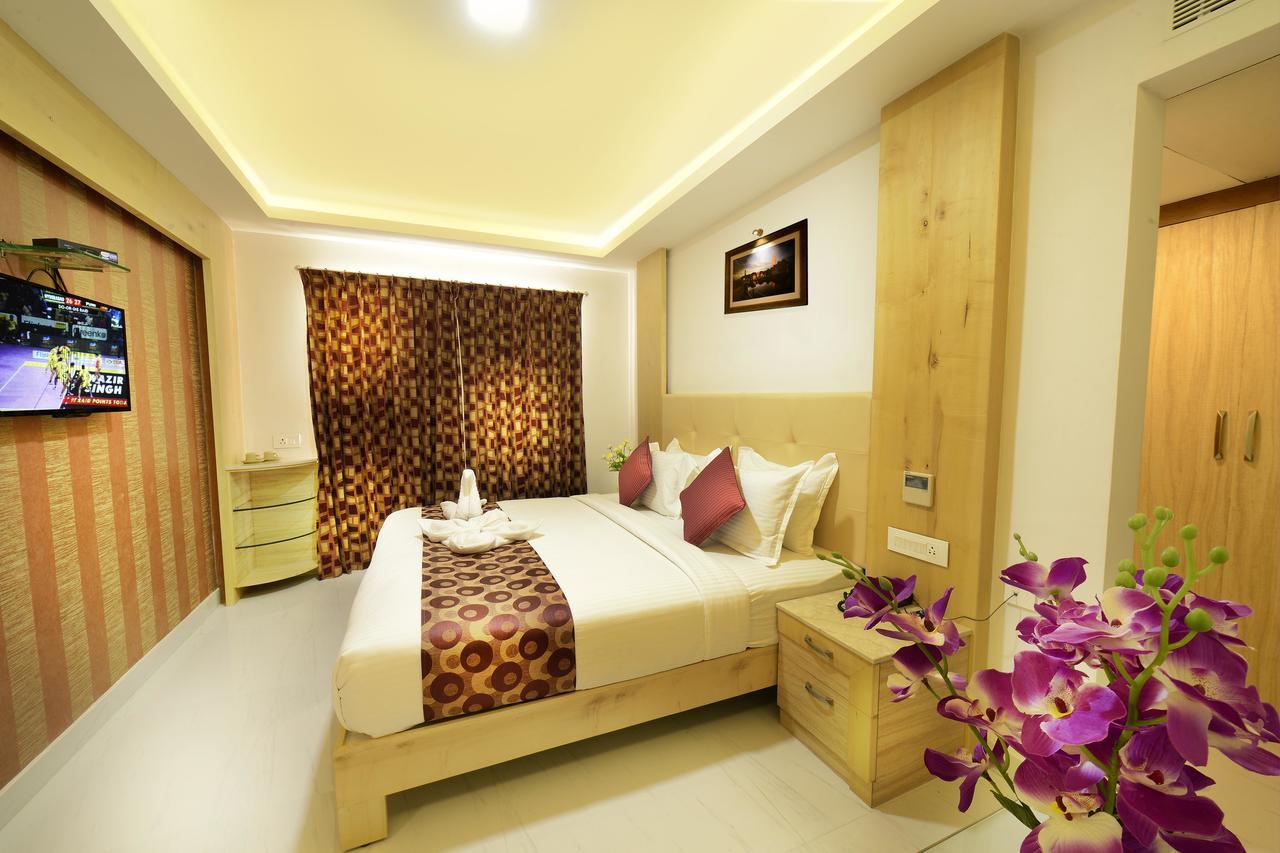 Mahi's Gateway Hotel