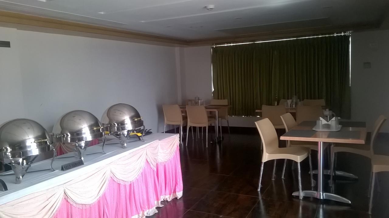 Mahi's Gateway Hotel