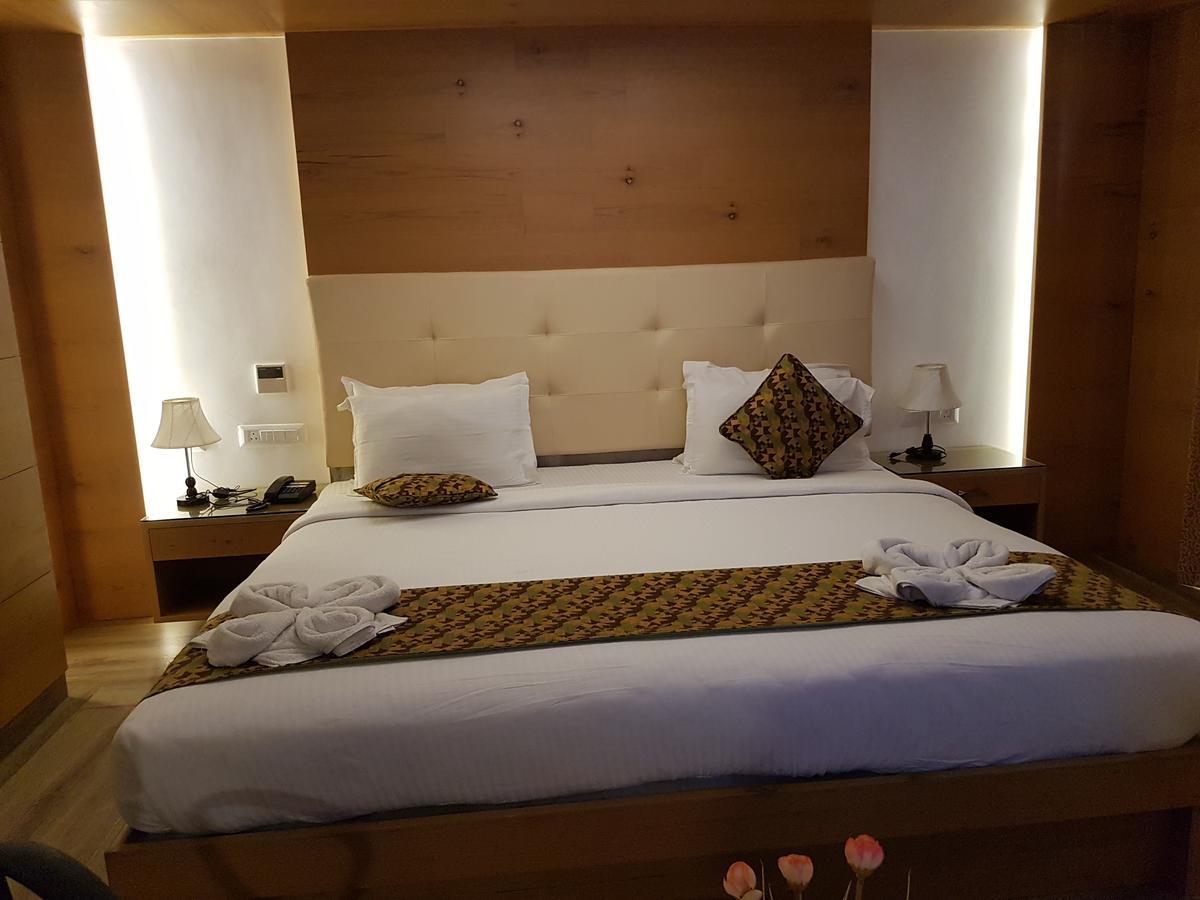 Mahi's Gateway Hotel