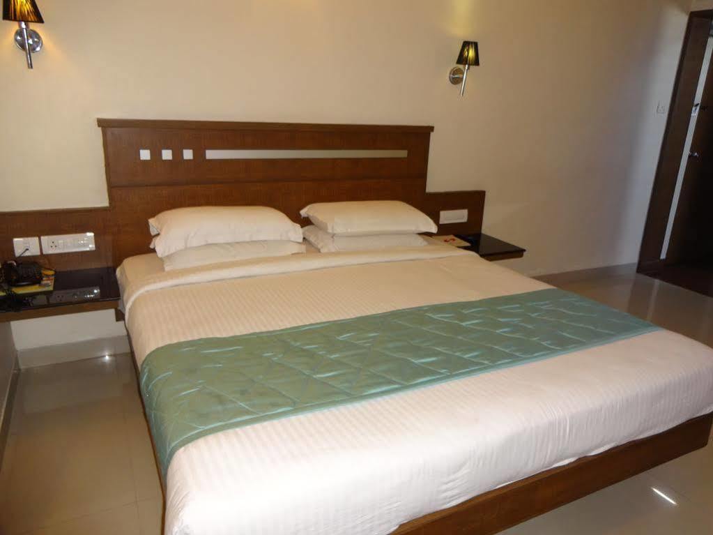 Hotel Super Capital O Grand Plaza