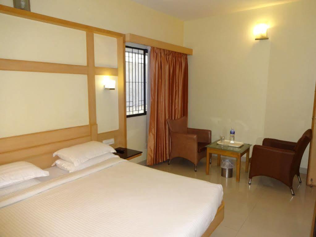 Hotel Super Capital O Grand Plaza