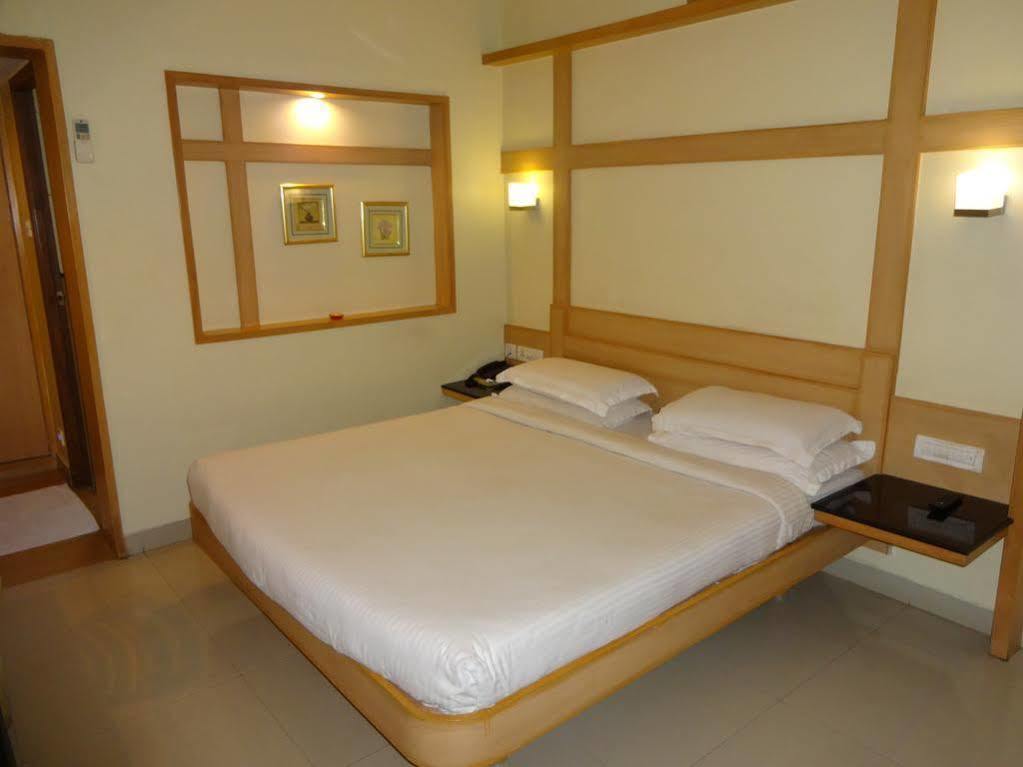 Super Capital O Grand Plaza Hotel 3*