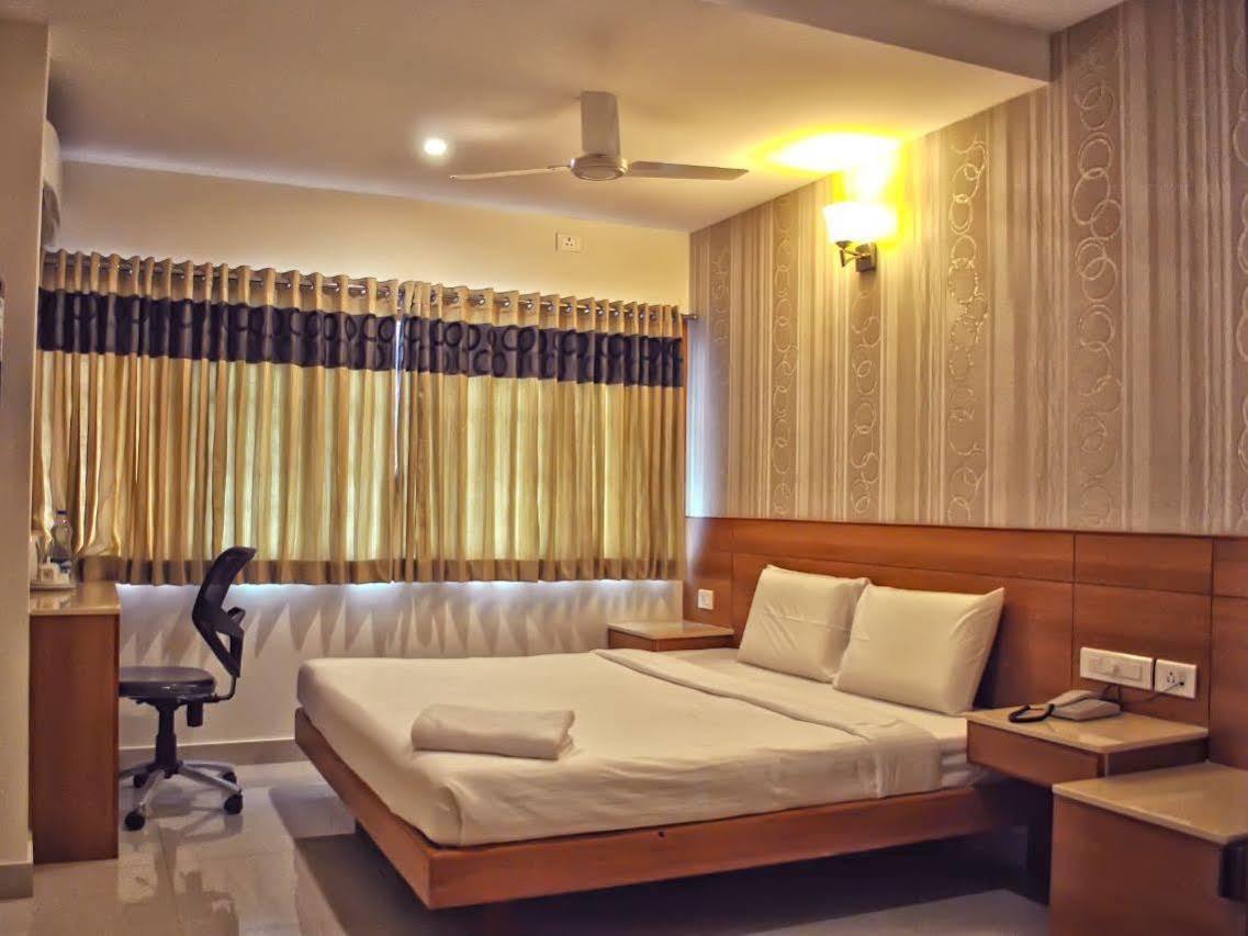 Apple Park Hotel 2*