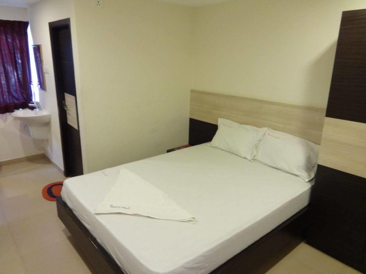Oyo 9659 Hotel Rr Grand 2*