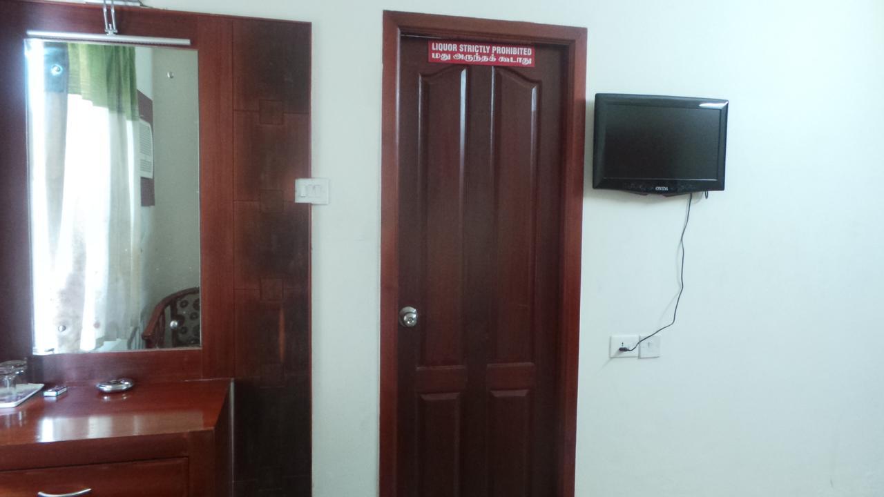 Kooloth Lake View Residency Hotel
