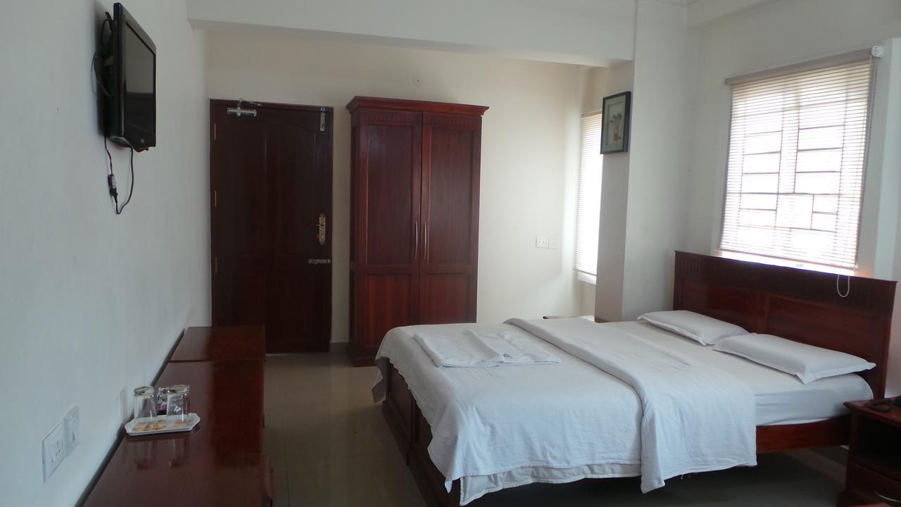 Kooloth Lake View Residency *