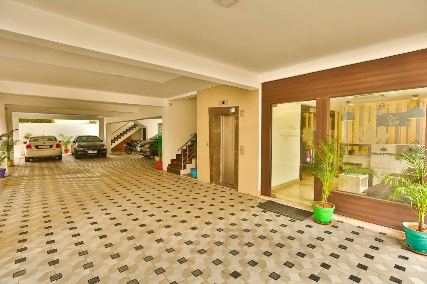 Hotel Vels Grand 3*