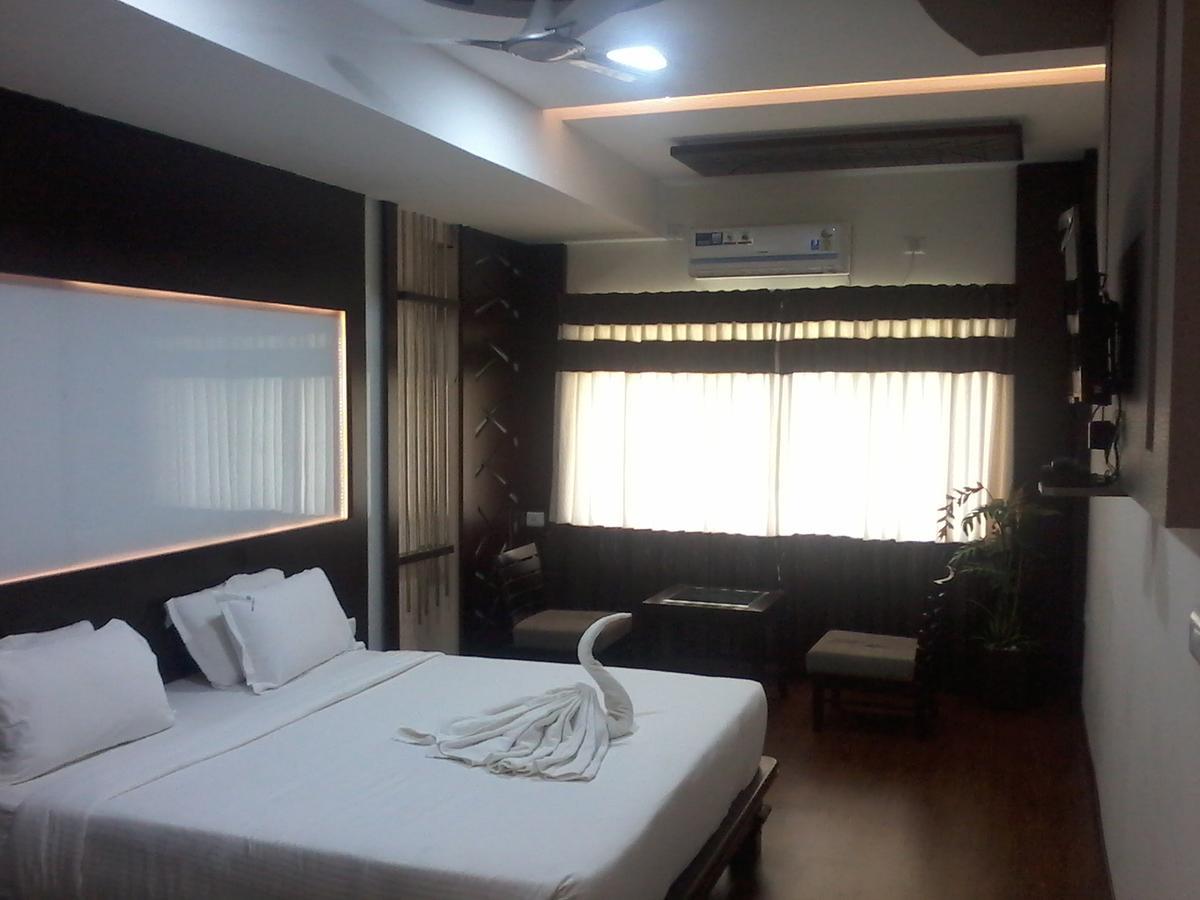 Midland Residency 2*