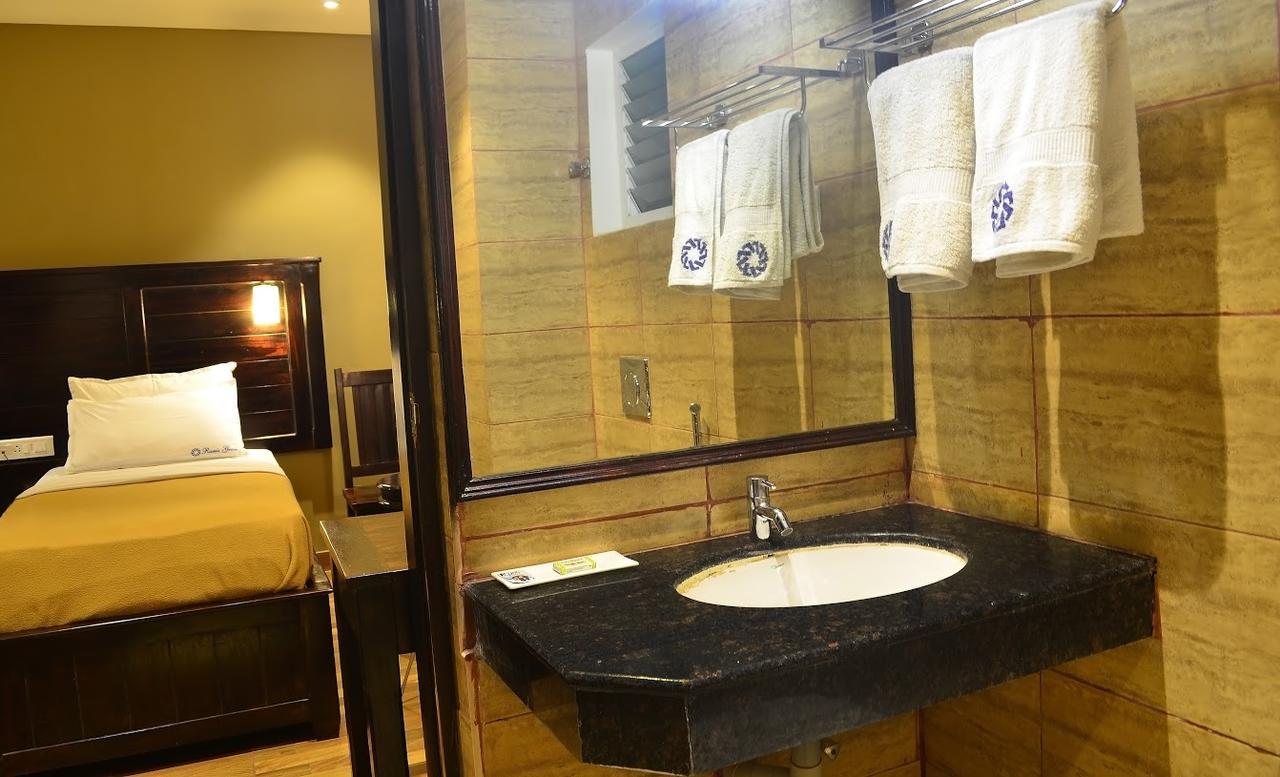 Hotel Ranis Grand