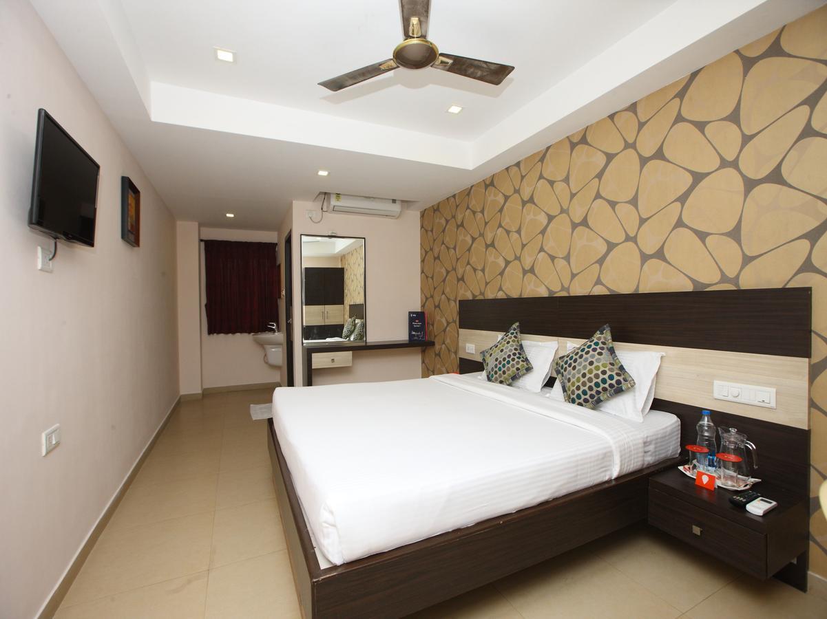 Oyo 9659 Hotel Rr Grand