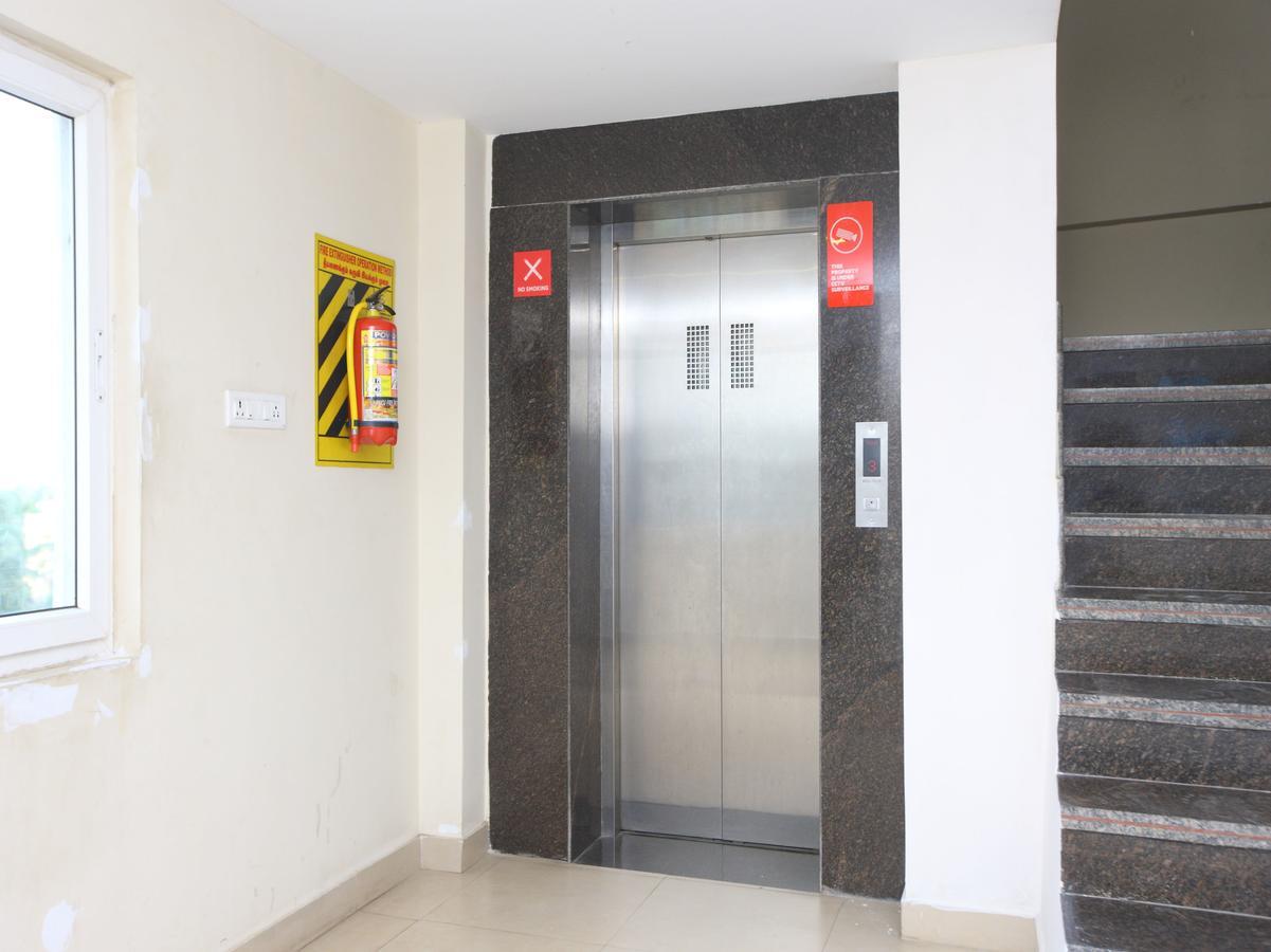 Oyo 9659 Hotel Rr Grand Hotel