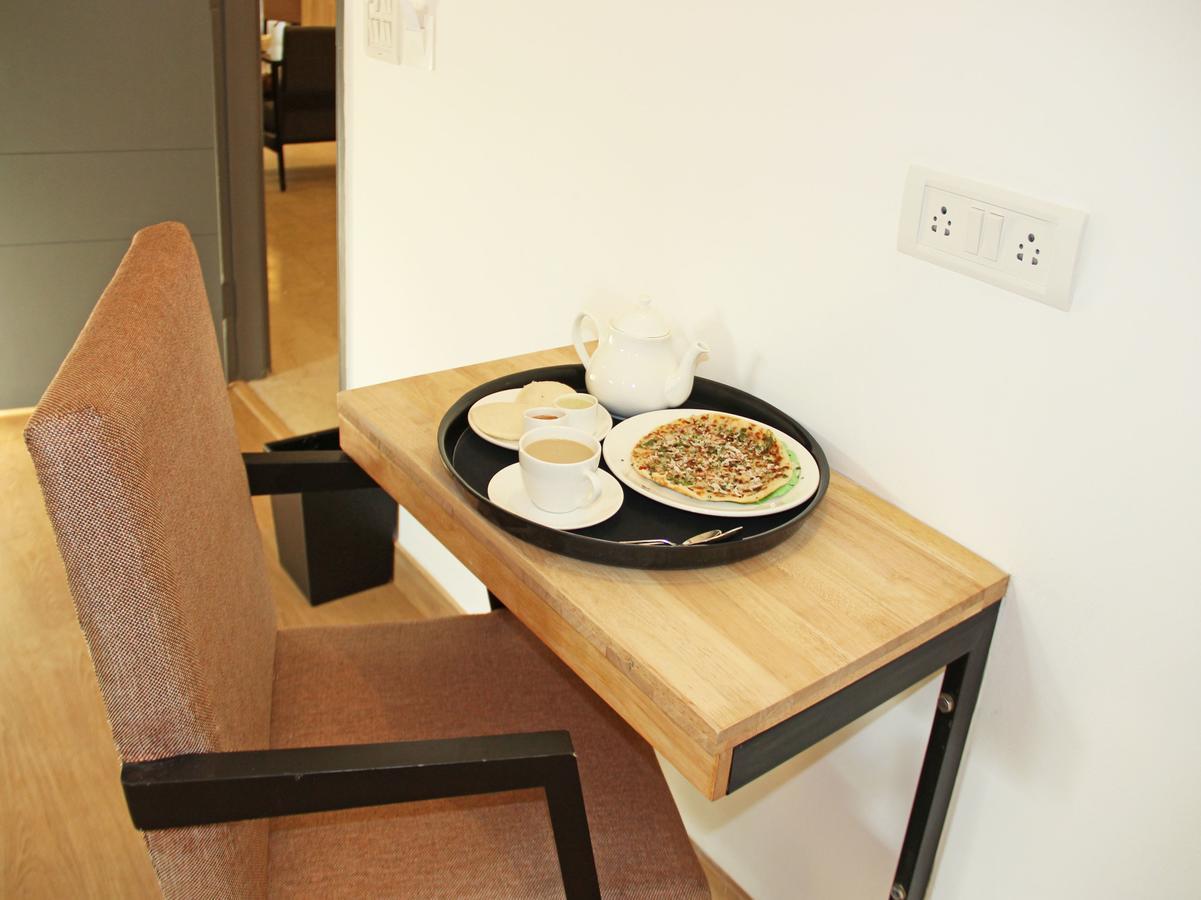 Oyo 9659 Hotel Rr Grand Hotel