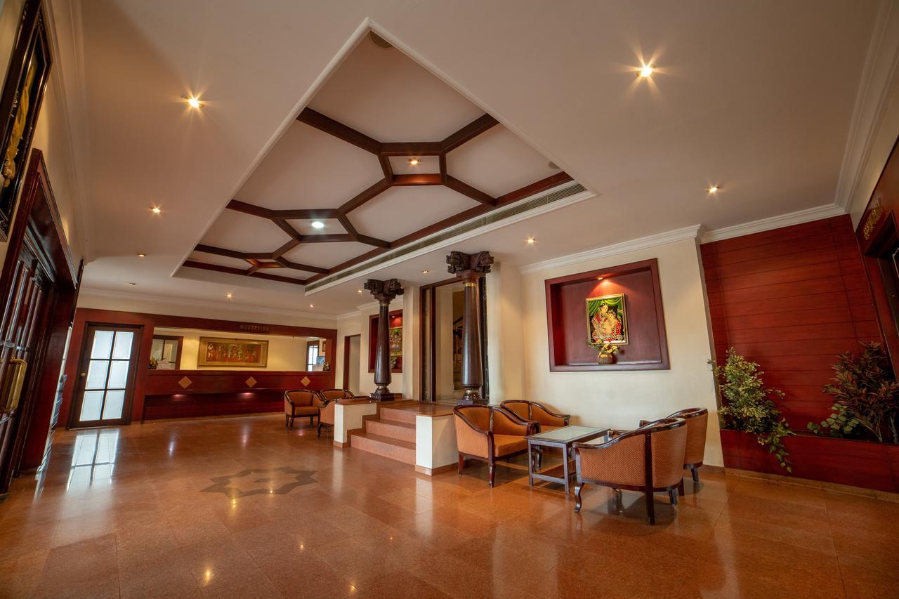 Ems Mayura Hotel 3*