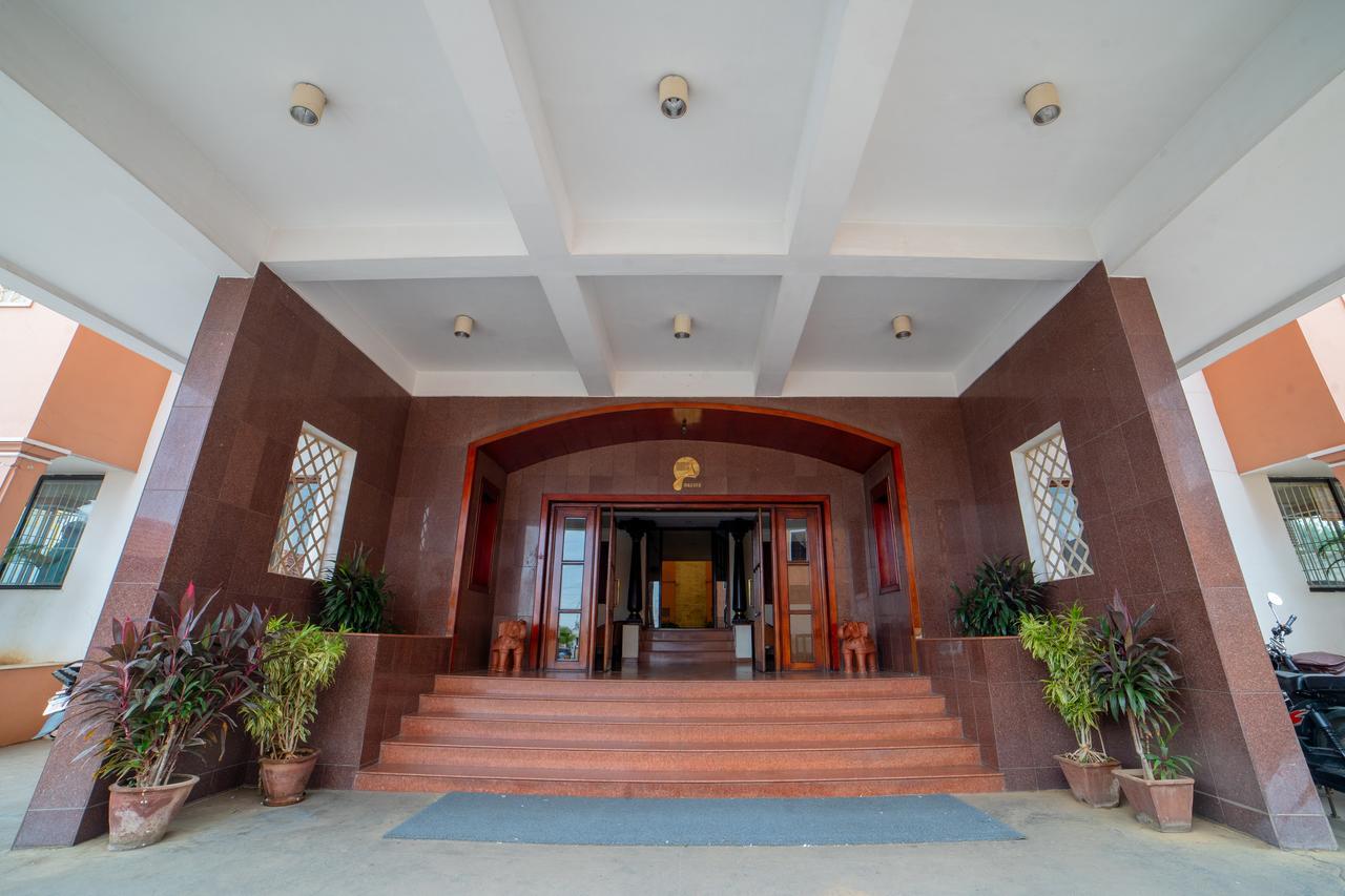 Hotel Ems Mayura