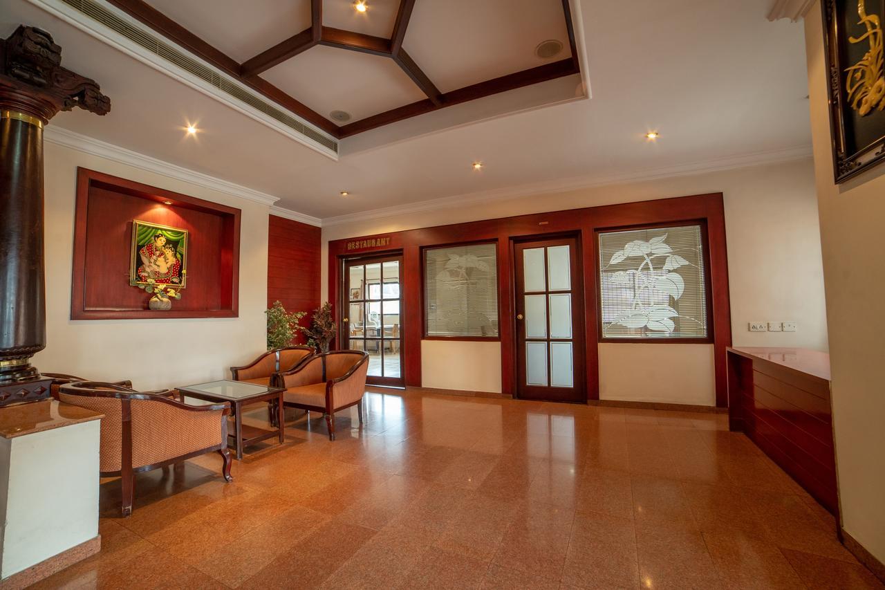 Ems Mayura Hotel