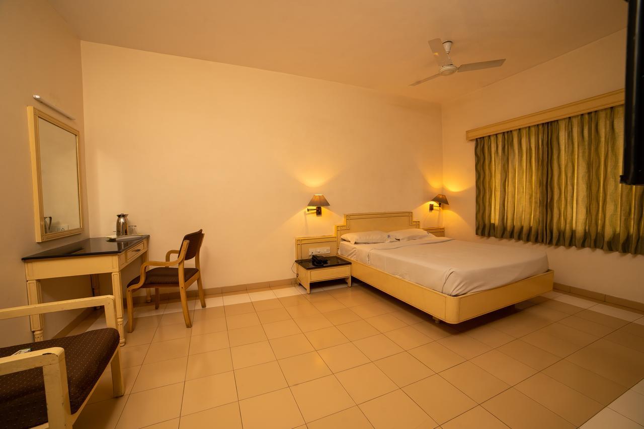 Ems Mayura Hotel 3*