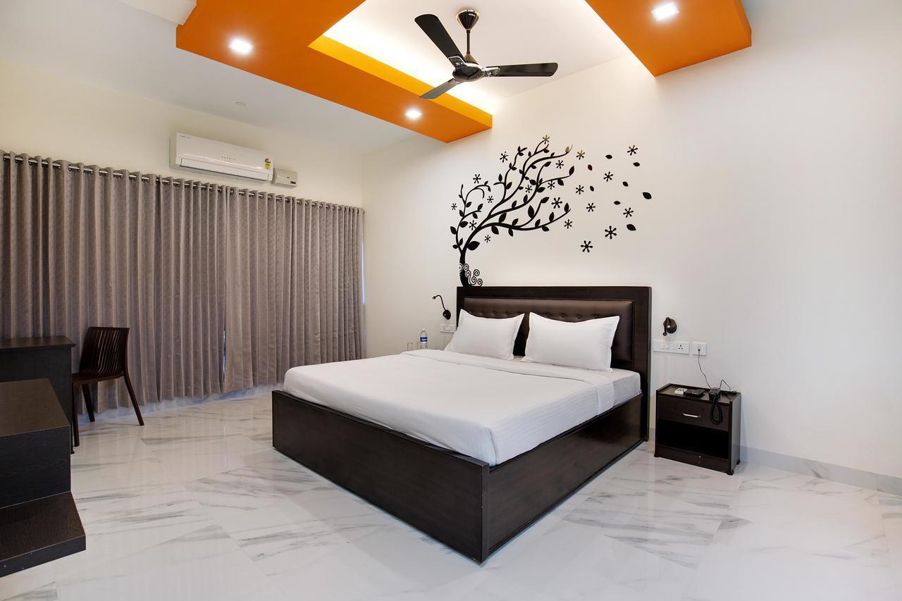 Aparthotel Crystal Lake Suites Coimbatore