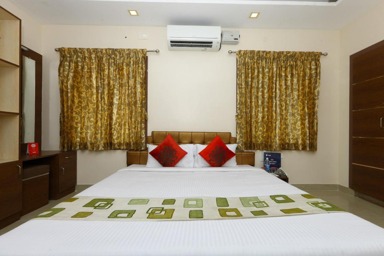 Oyo 5323 Kamadenu Residency 3*