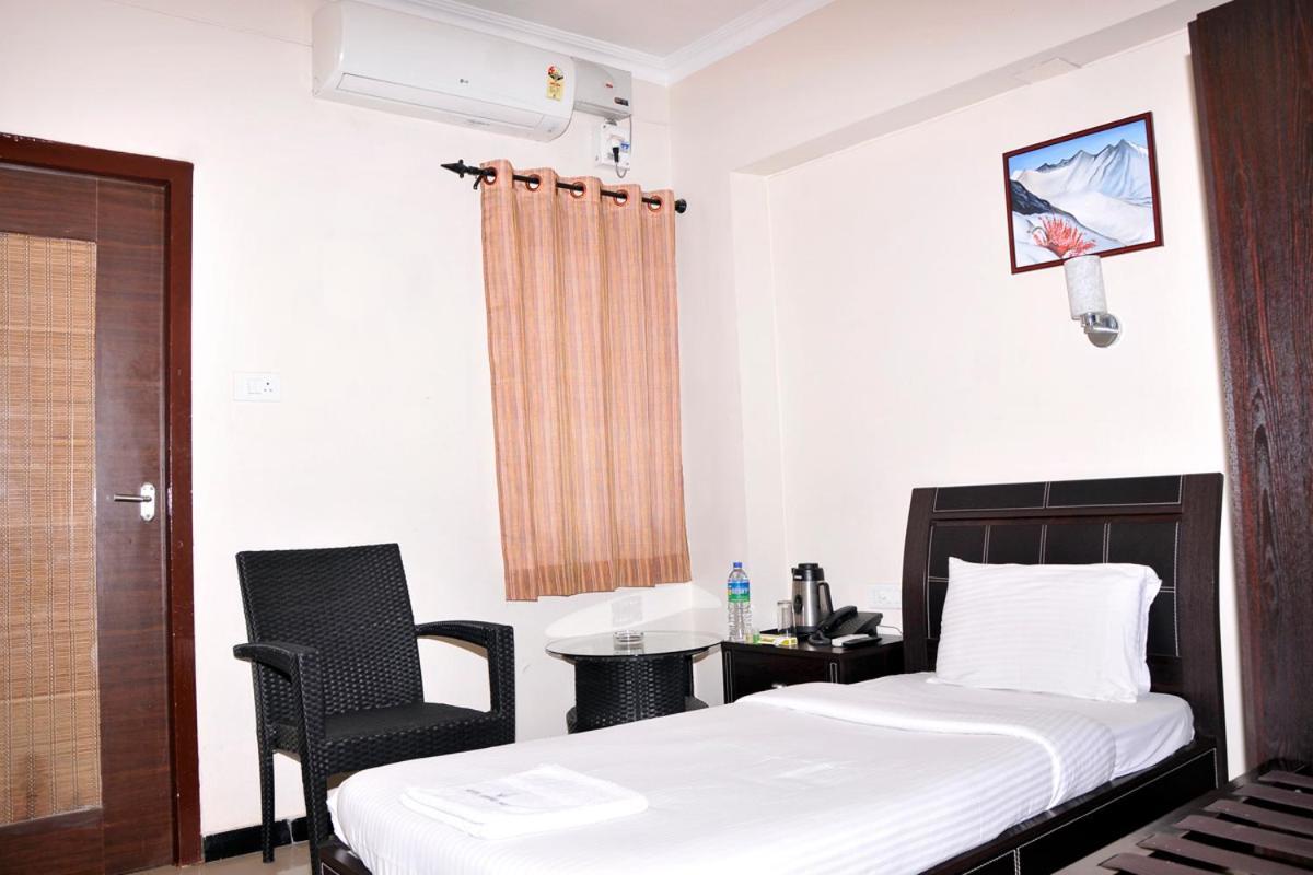 Vishnu Priya 2* Coimbatore
