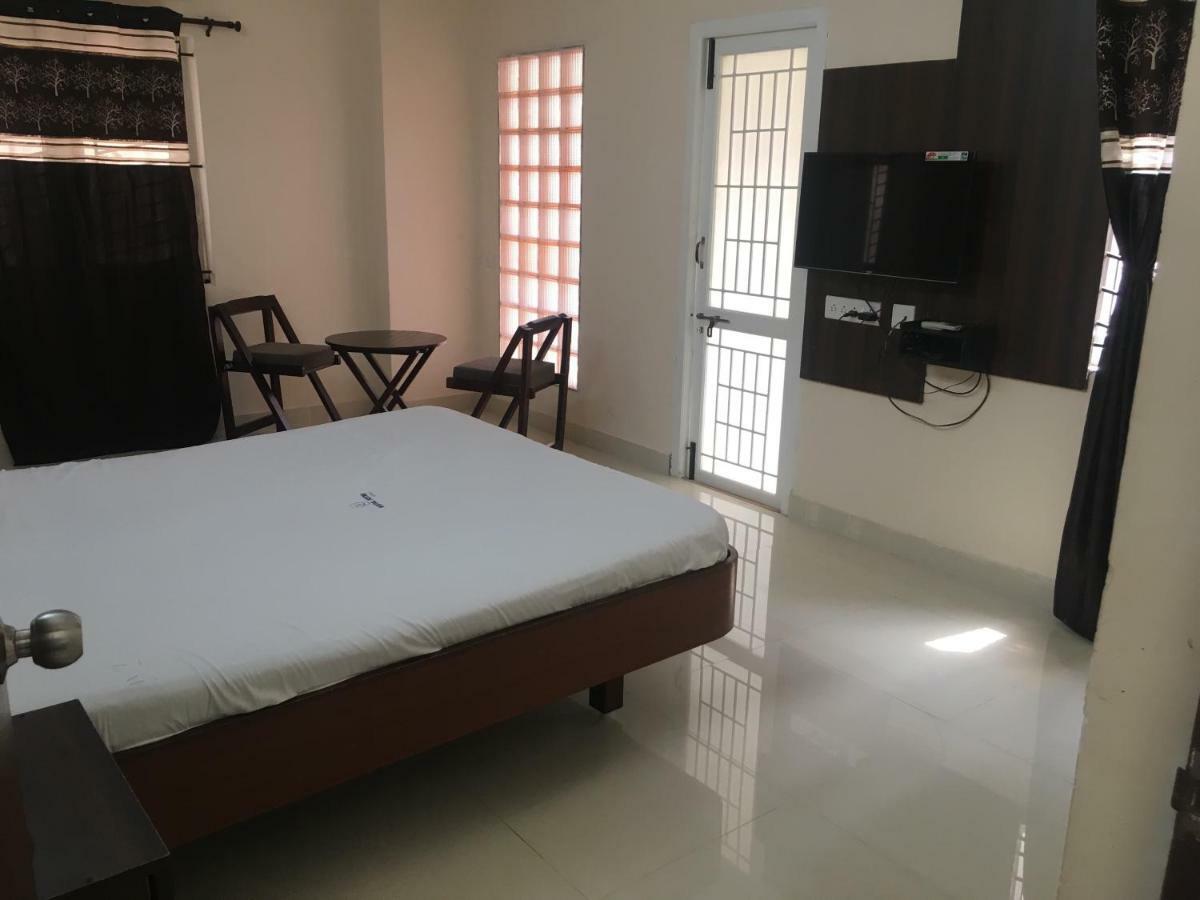 Jothi Hotel *
