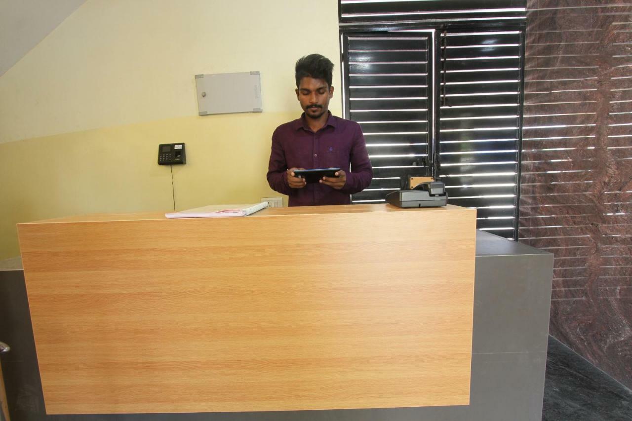 Hotel Oyo Flagship 31042 Sunil Residency 3*