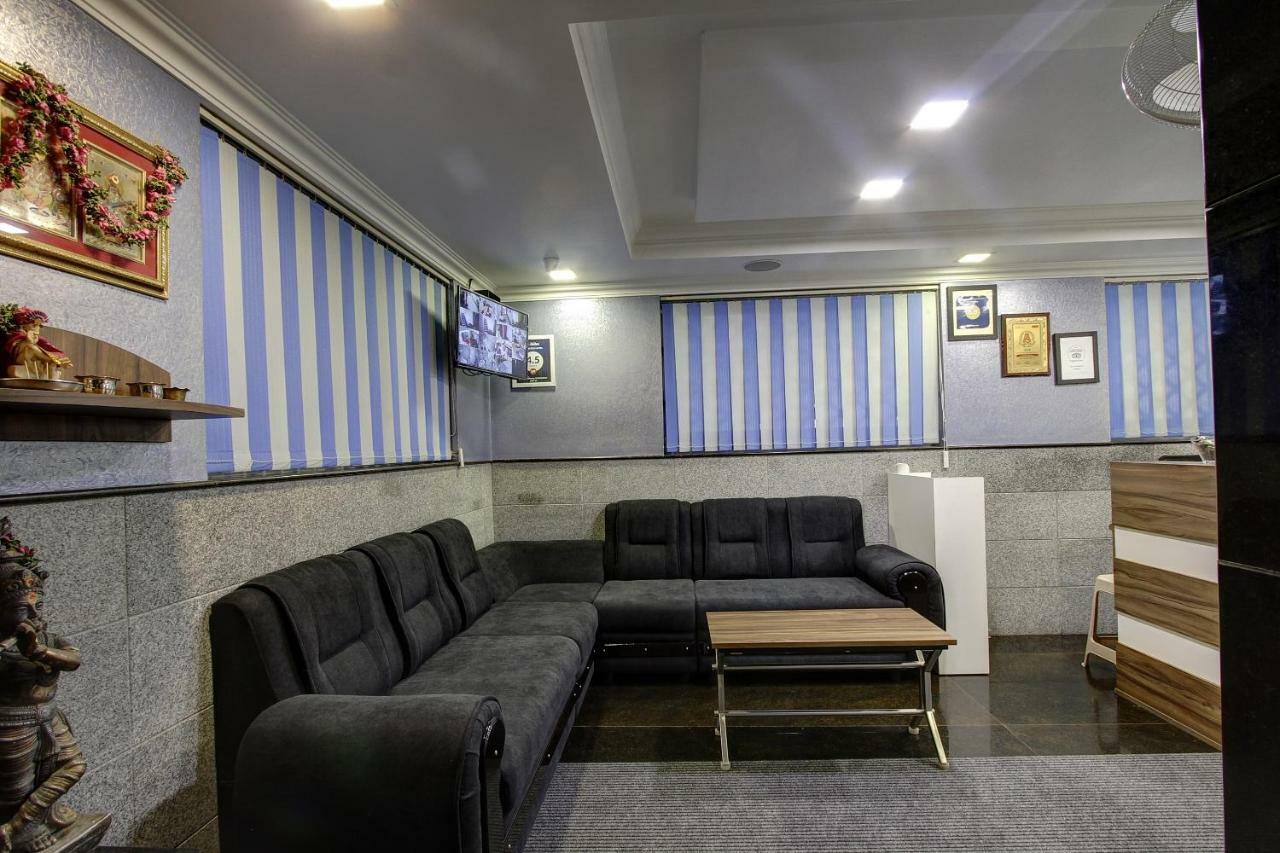 Oyo 45505 Mk Residency 3*