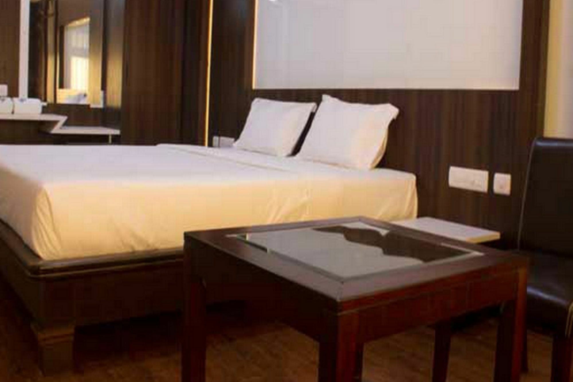 Midland Residency 2*