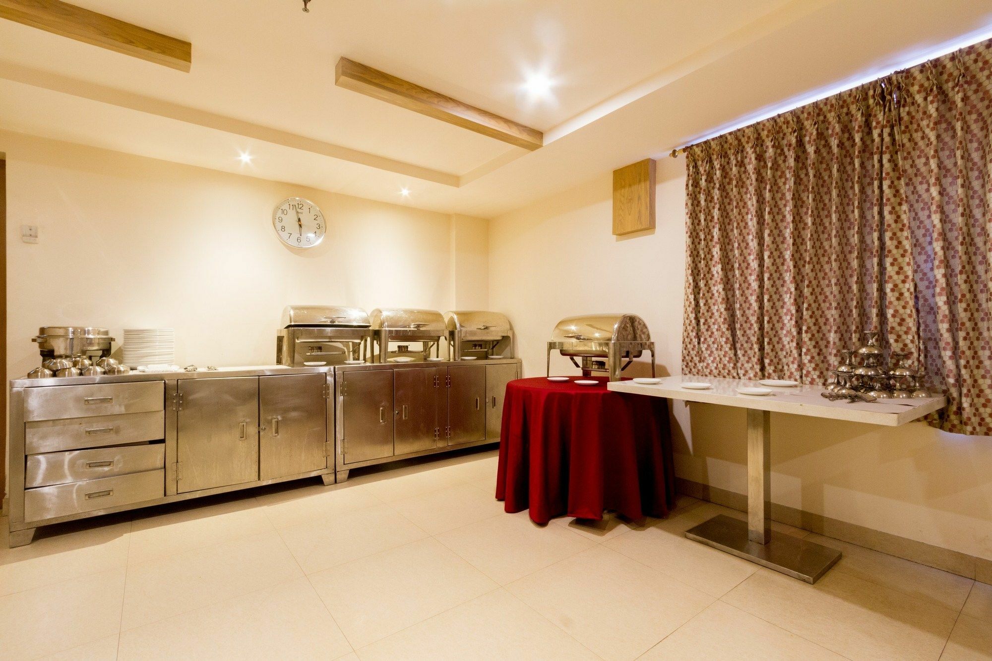 Fabhotel Prime Royal Castle Gandhipuram Hotel