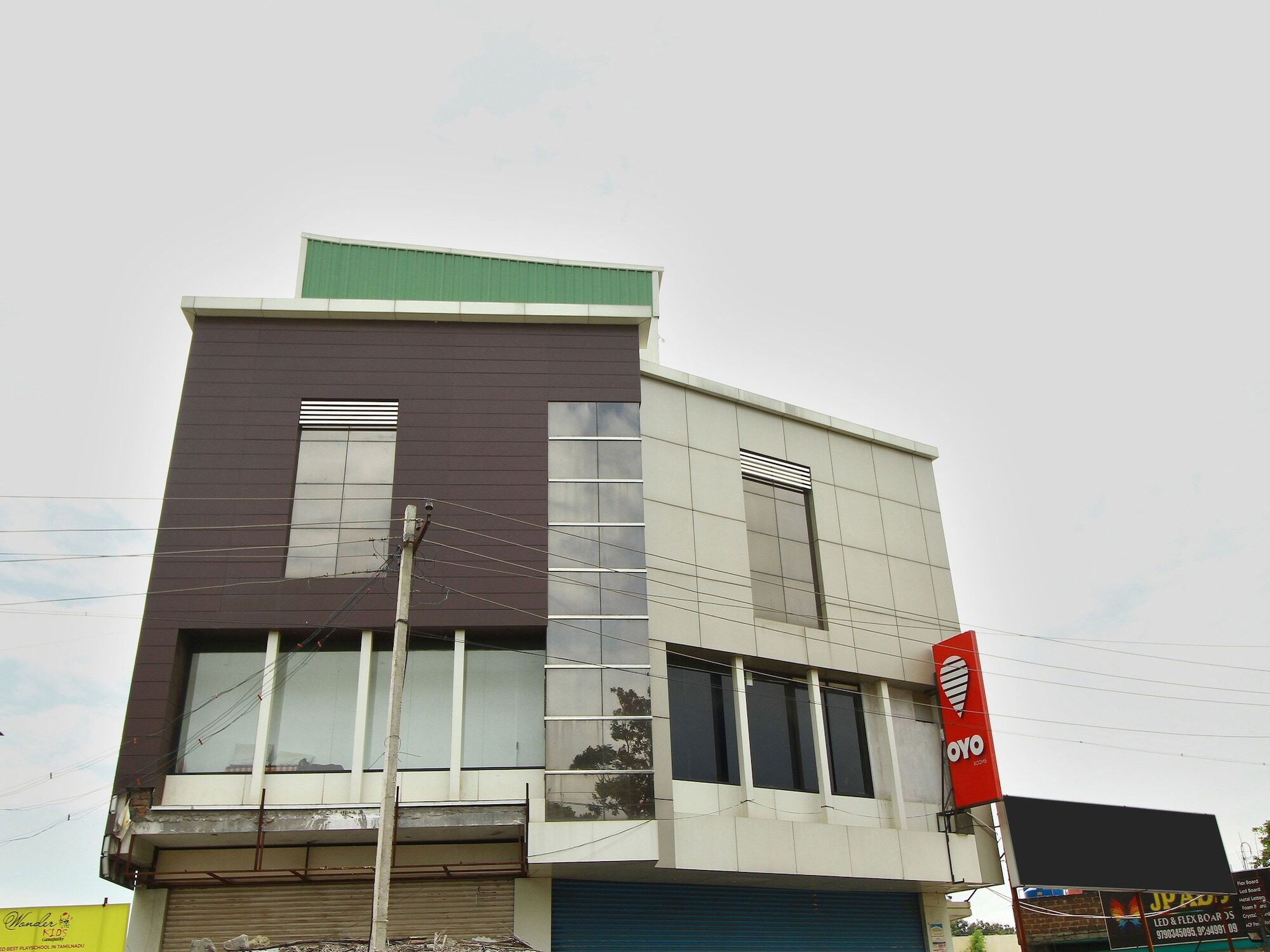 Oyo Flagship 4594 Krish Hotel