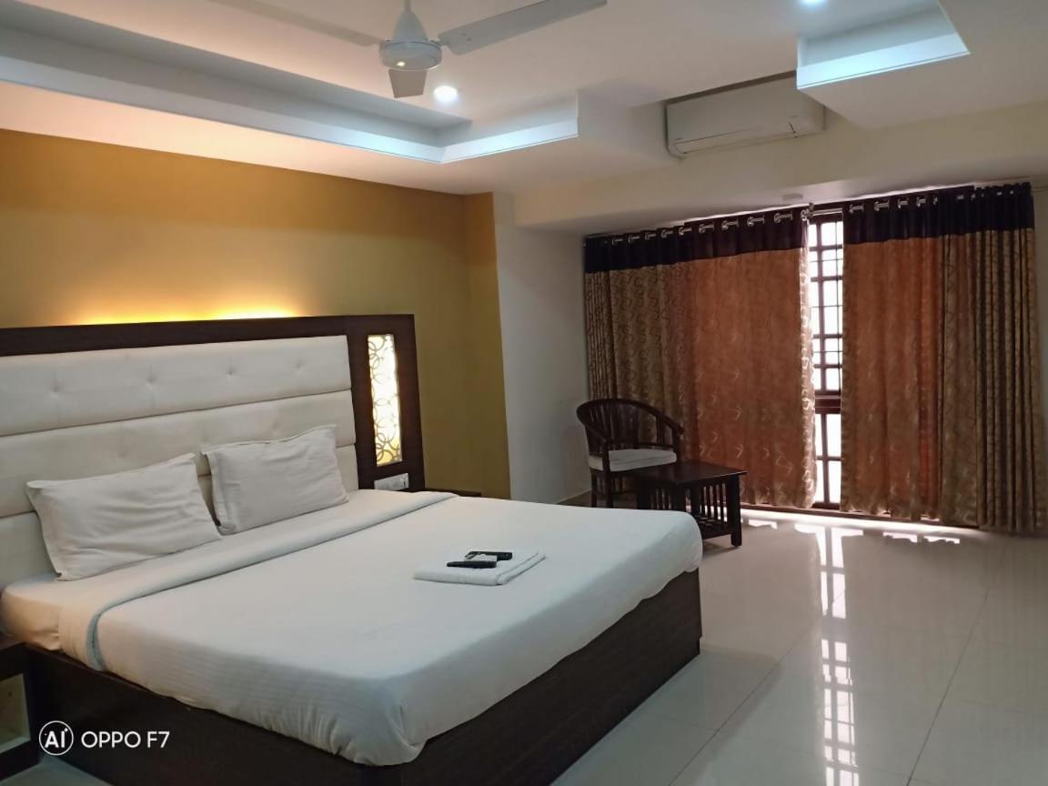Sri Guru By Omatra Hotel
