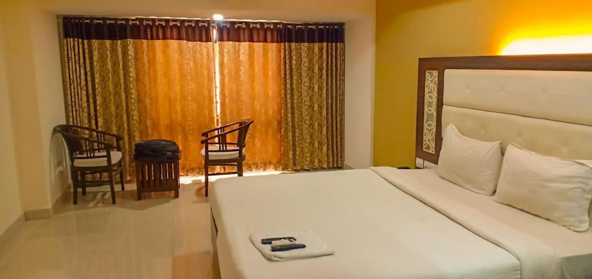 Sri Guru By Omatra Hotel
