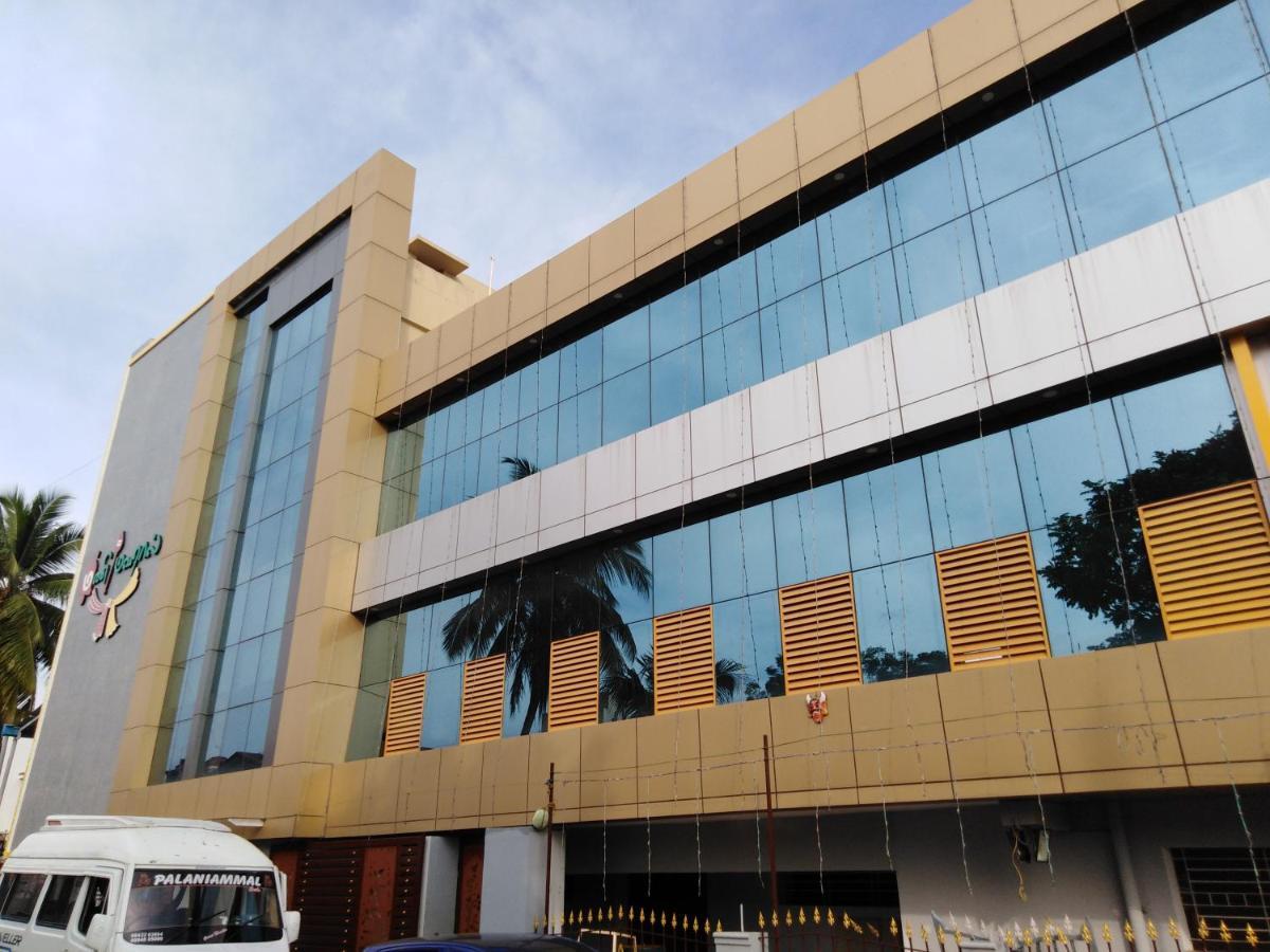 Sri Manis Residency Hotel 3*