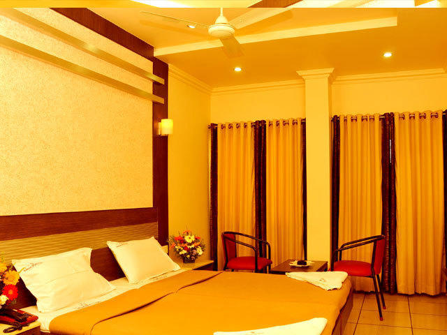 Hotel Navaratna 3*