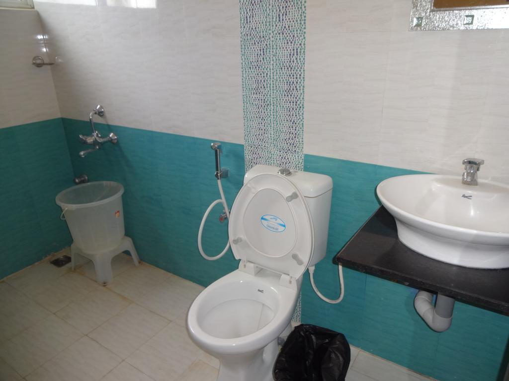 Hotel Vishnu Priya 2*