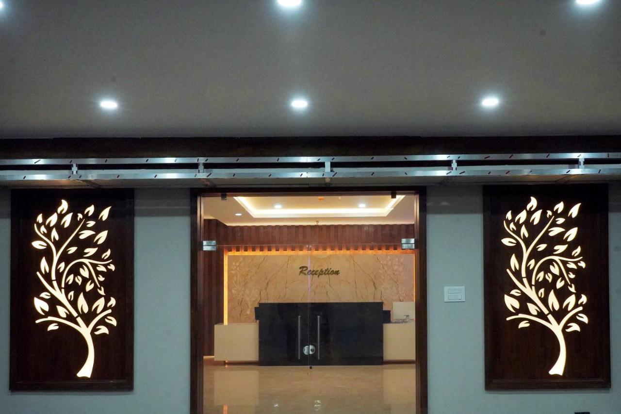 Nivetha Hotel 3*