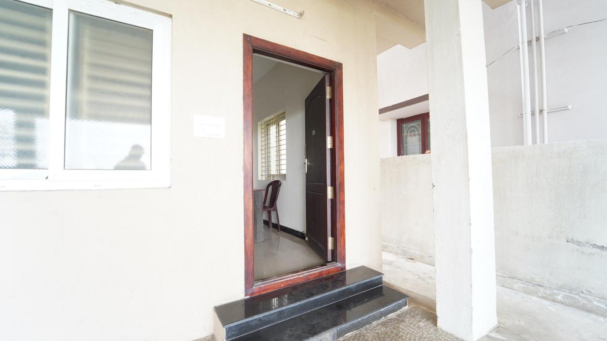 Honey Residency Airport Codissia Hotel 3*