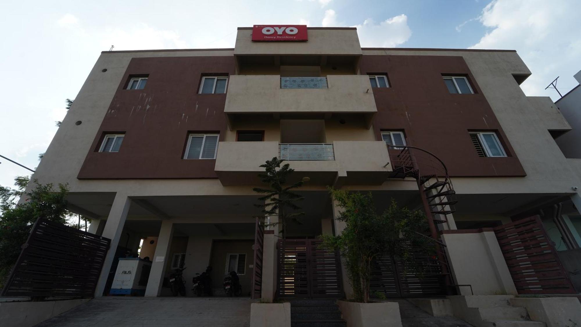 Hotel Honey Residency Airport Codissia 3*