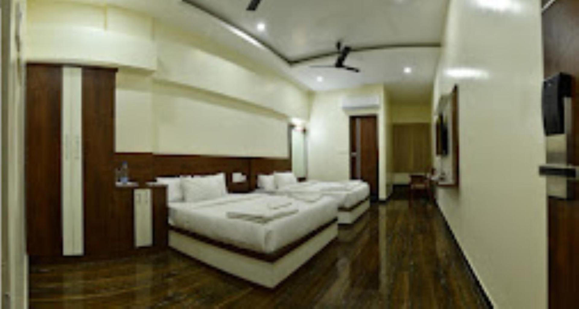 Nivetha Grand , Hotel 3*