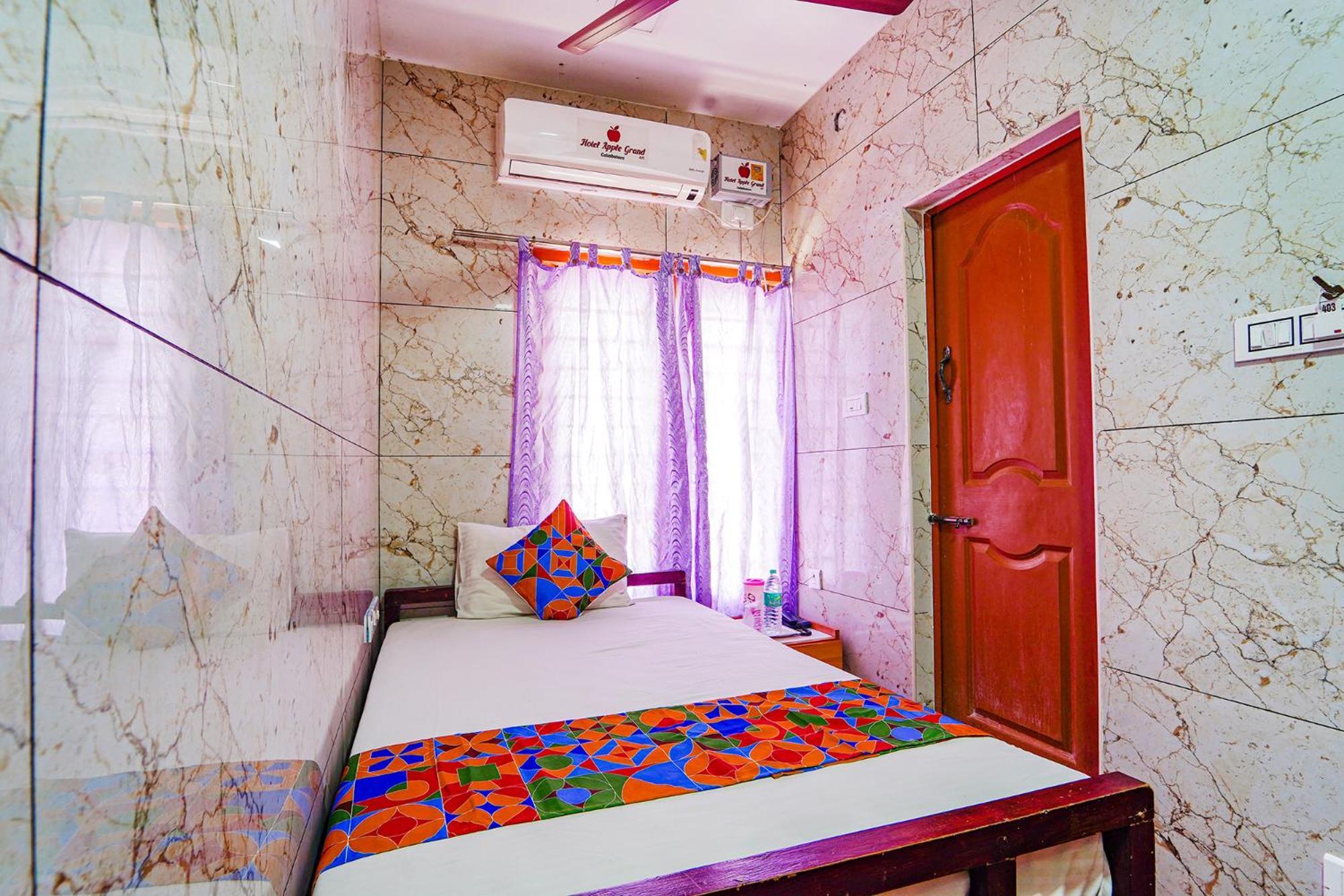 Hotel Fabexpress Apple Grand - 200m From Our Lady Of Fatima Church