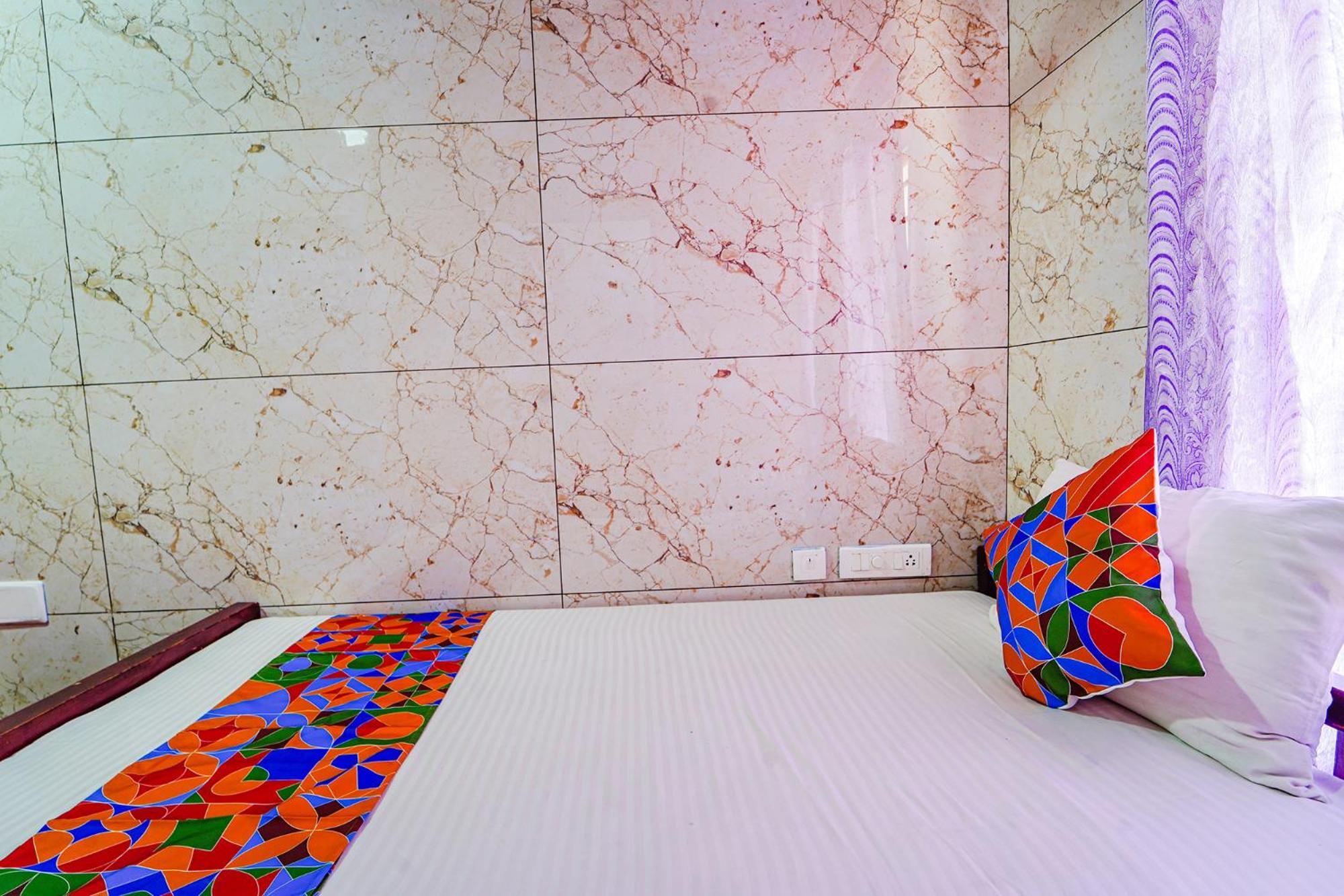 Hotel Fabexpress Apple Grand - 200m From Our Lady Of Fatima Church 3*