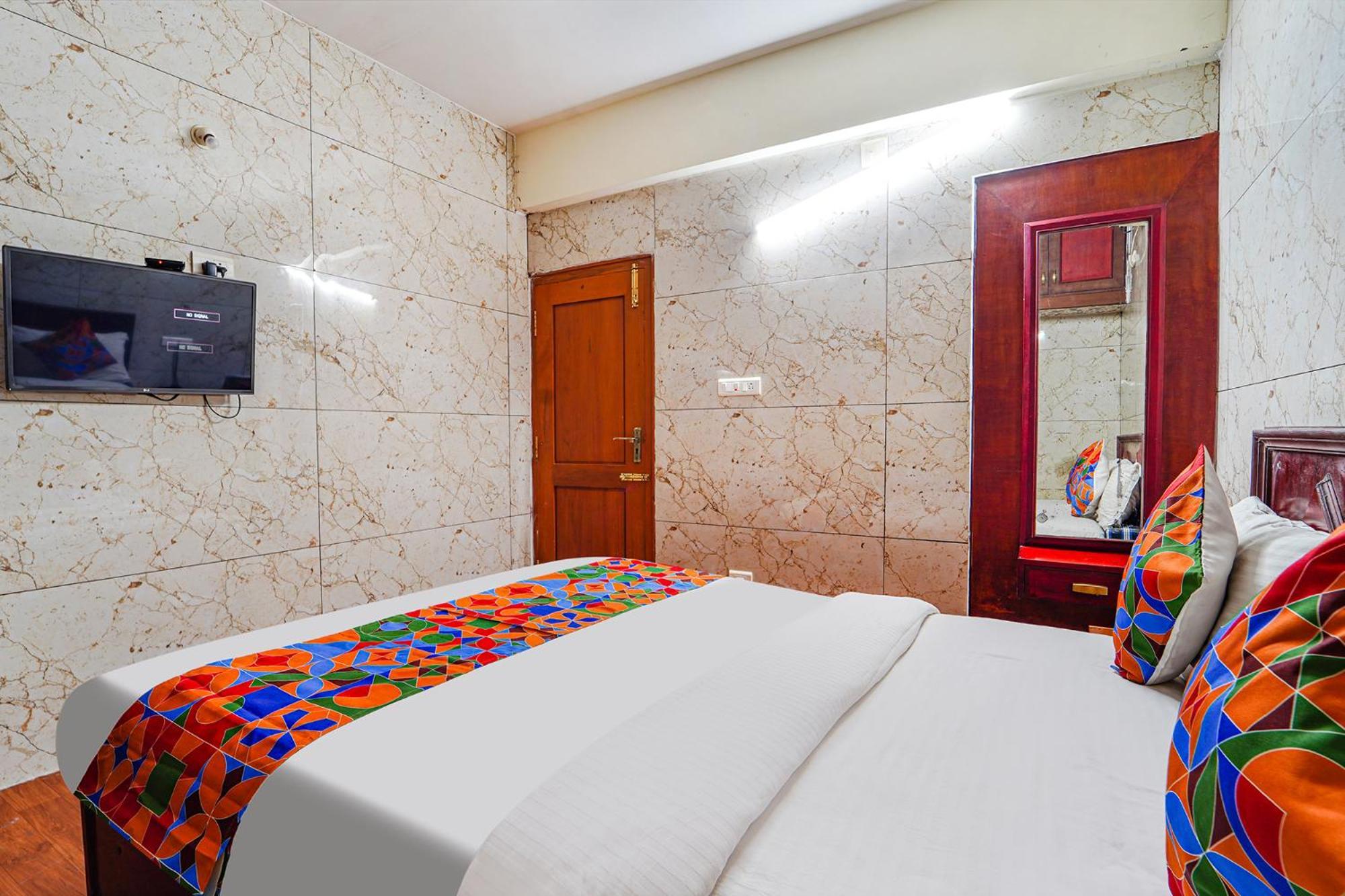 Hotel Fabexpress Apple Grand - 200m From Our Lady Of Fatima Church 3*