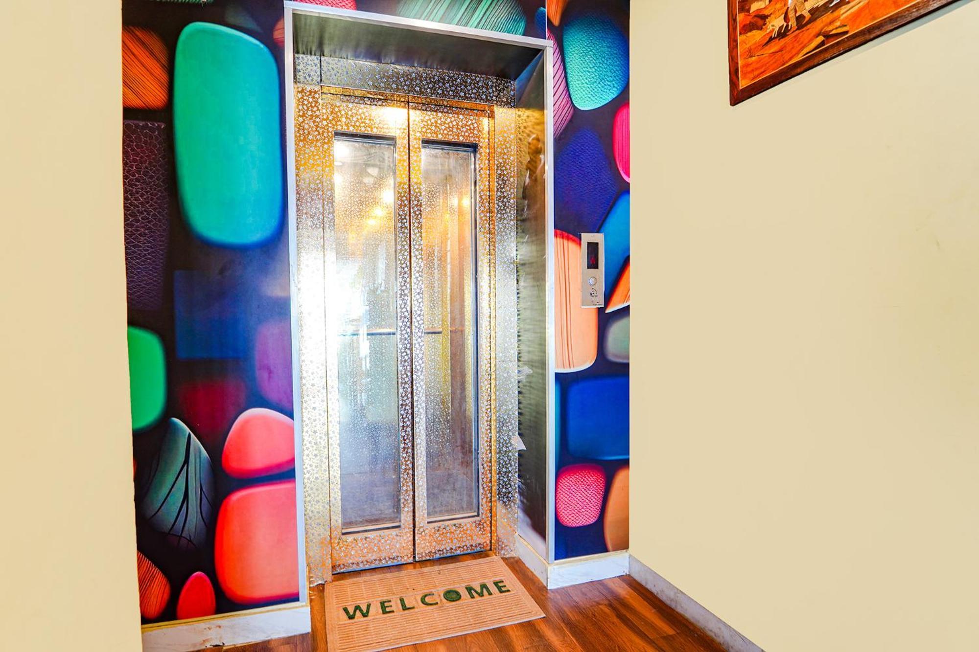 Hotel Fabexpress Apple Grand - 200m From Our Lady Of Fatima Church