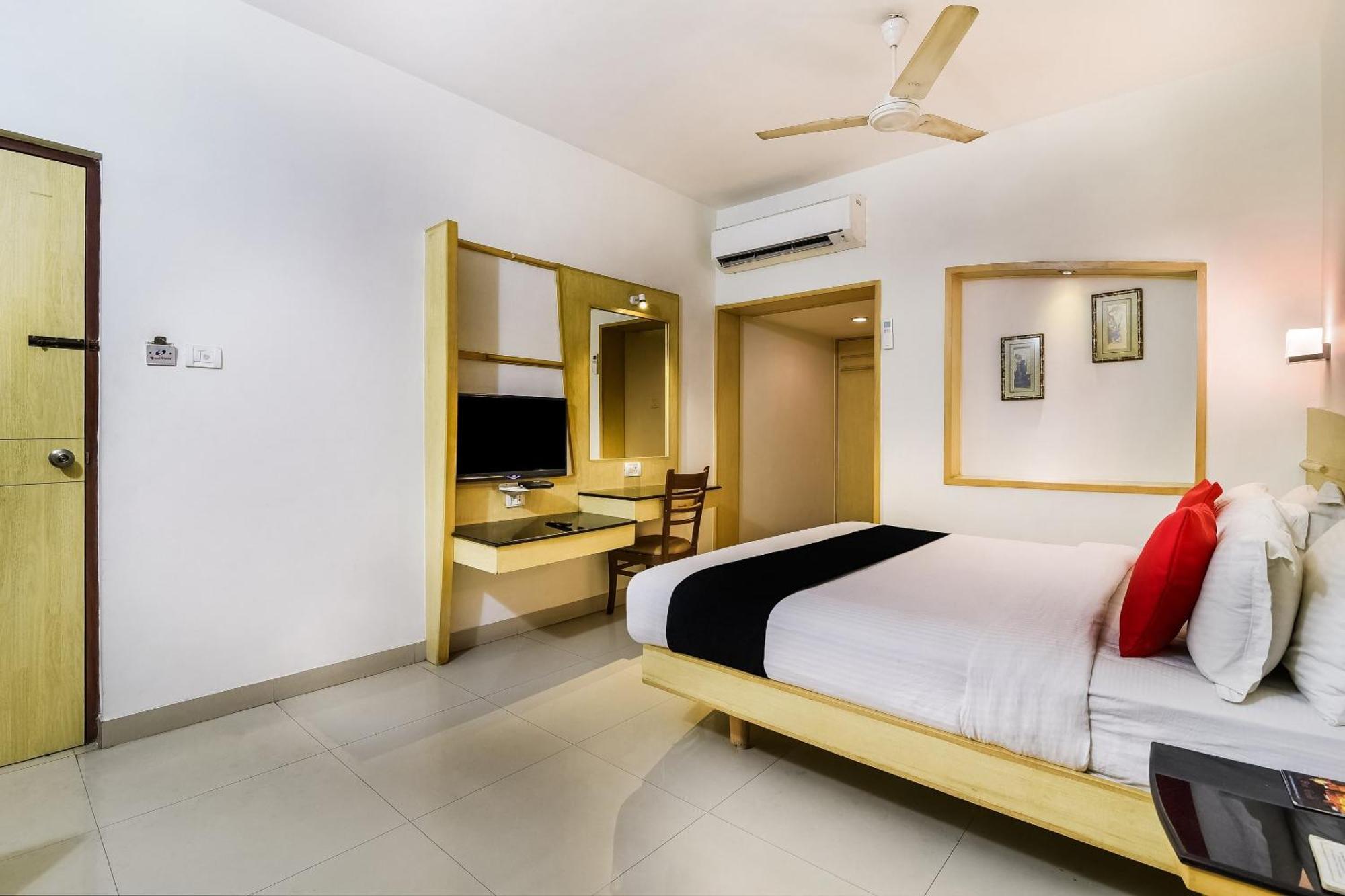 Hotel Capital O Grand Plaza 3*