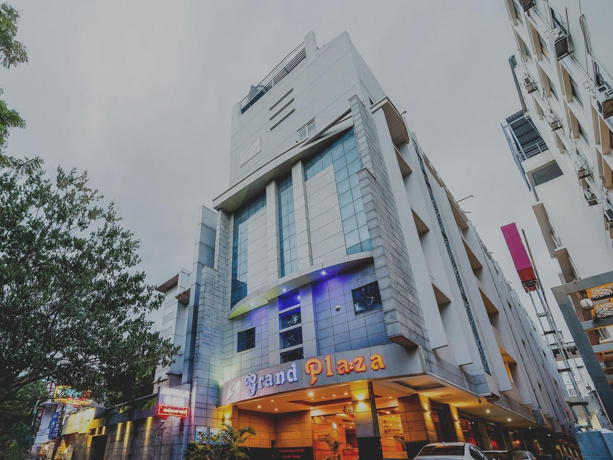 Capital O Grand Plaza Hotel 3*