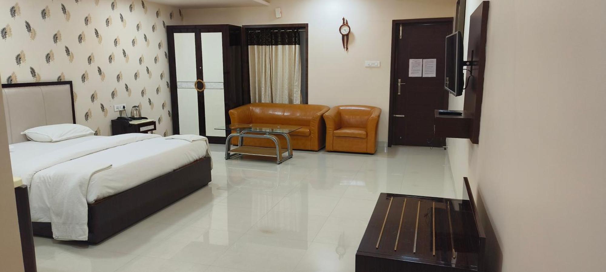 Guest house Ananya's Nana Nani Homes Phase 3 *