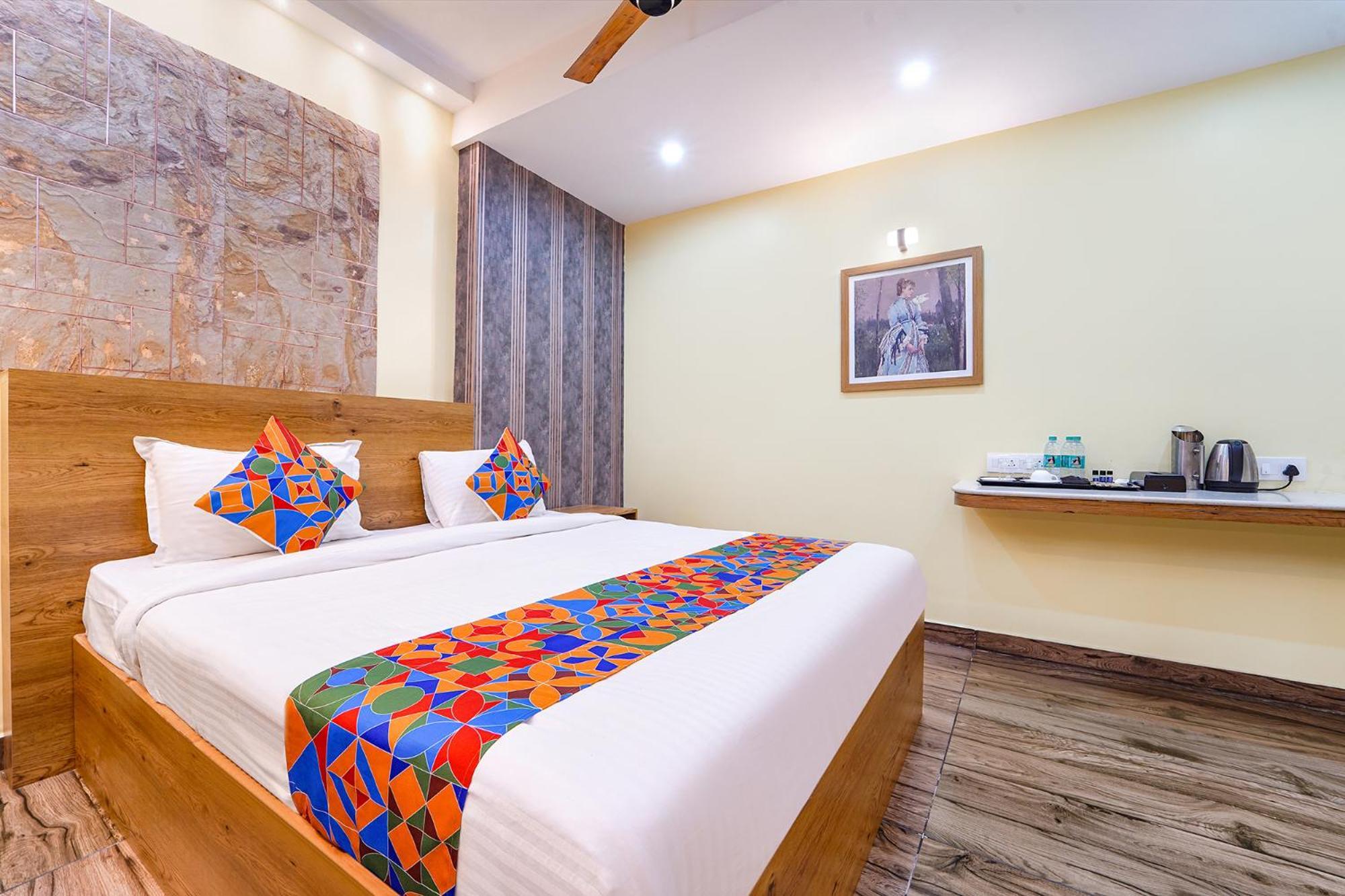 Fabhotel Ink - Nr North Railway Station Hotel