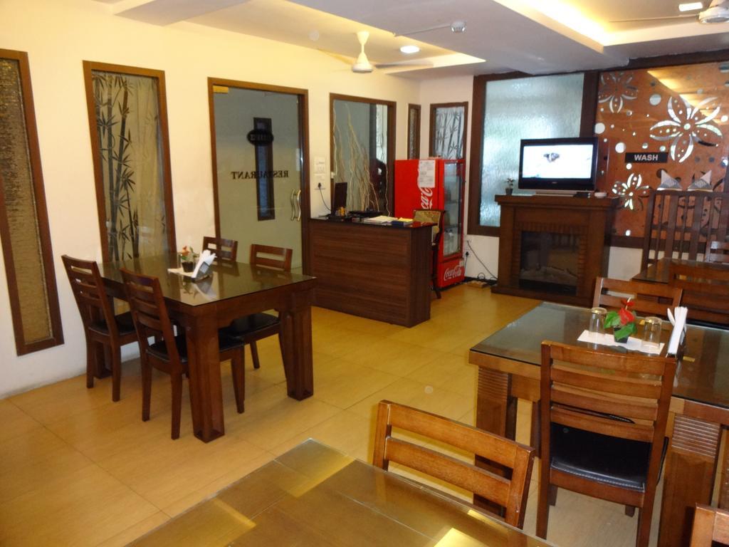 Vishnu Priya Hotel 2*