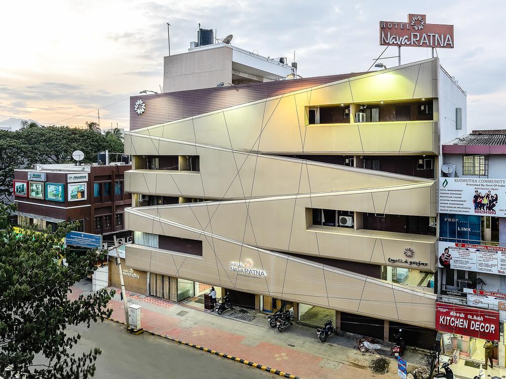 Navaratna Hotel